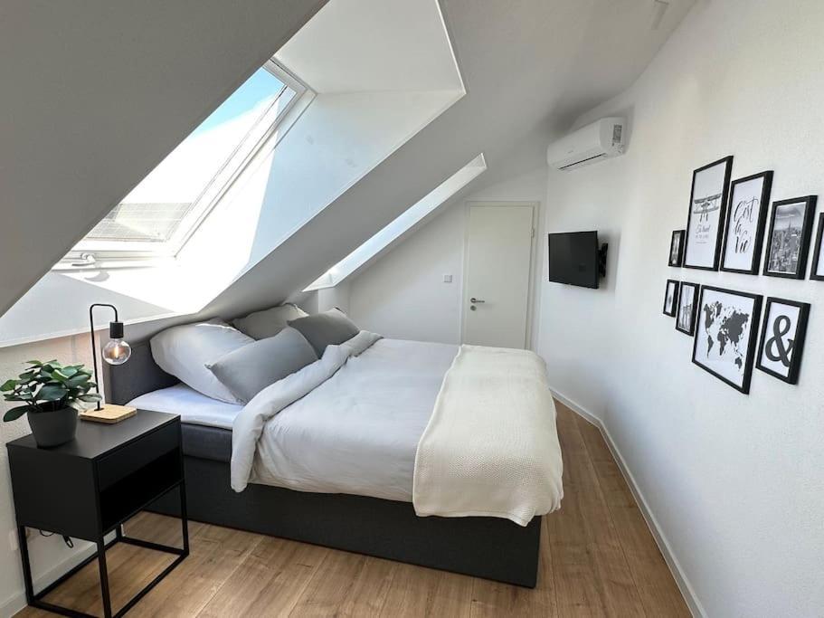 Stylisches Apartment In Zentraler Lage - Mit Klima カールスルーエ エクステリア 写真